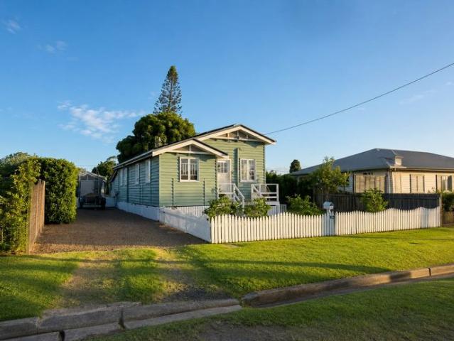 SECURE, LOW MAINTENANCE HOME WITH SOLAR POWER