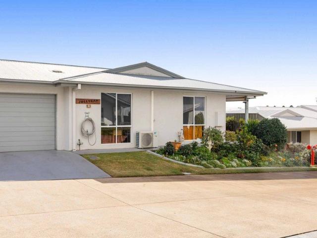 Motivated Owners Secure, Low Maintenance Living in Palm Lake Resort Cranley