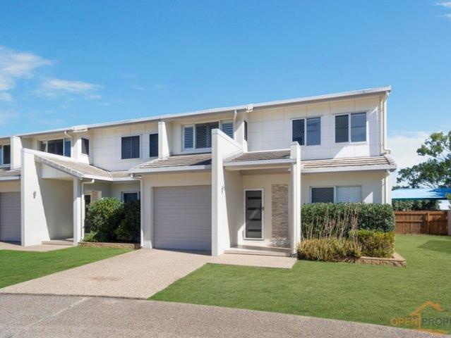 SECURE & LOW MAINTENANCE LIVING IN PARKWOOD VILLAS