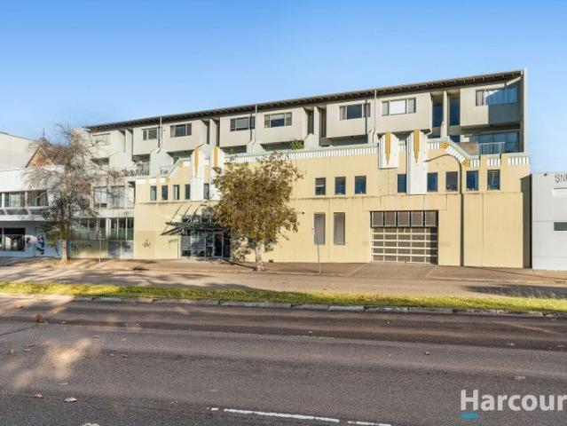 Secure, low maintenance & superbly positioned, plus pool & gym