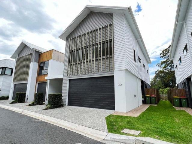 Secure Modern 4 Bedroom Townhouse with Multiple Living Areas Mudgeeraba