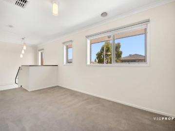 Secure, Stylish & Low Maintenance Living in Sought After Kingsford Estate