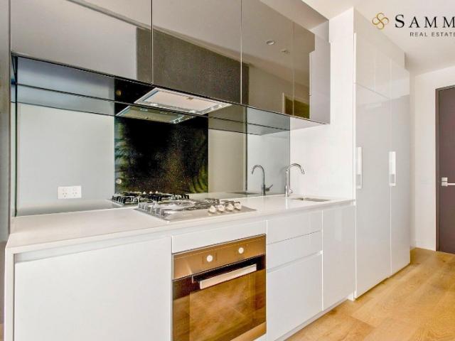 Secure, Stylish & Perfectly Positioned One Bedroom Apartment in Hawthorn East For Lease!