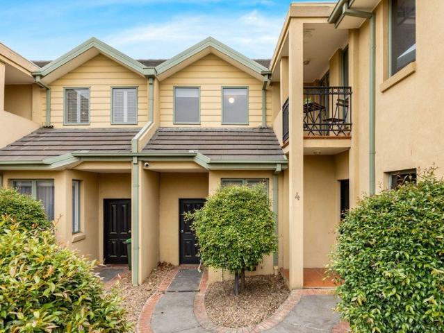 Secure, Stylish & Superbly Located Executive Town Home!