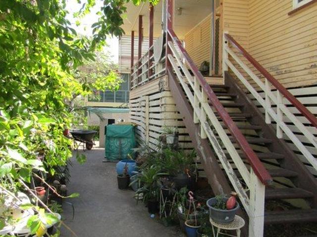 SECURE PARKING + DOUBLE CARPORT DUEL ACCESS CORNER BLOCK RENT $500 PER WEEK