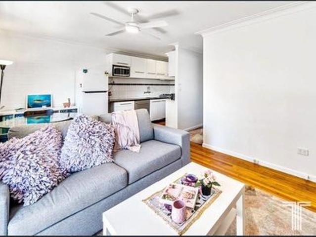 Secure & Quiet 1 Bed Gem with Air Con and Car Parking
