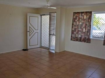 SECURE UNIT WITH YARD MAINTENANCE INCLUDED