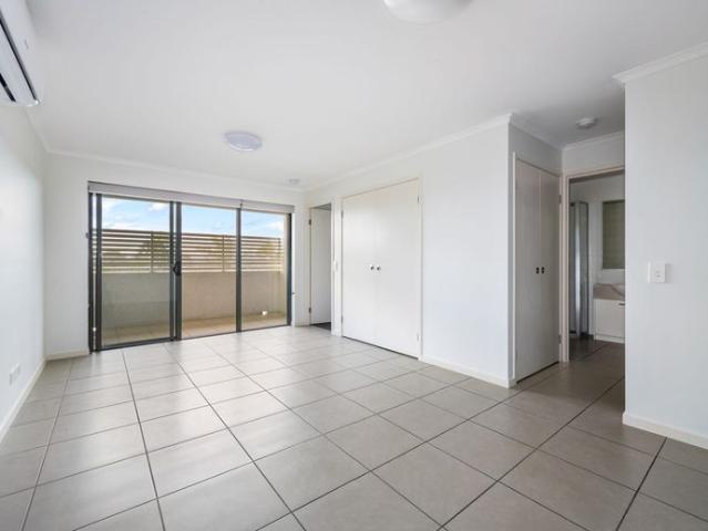 Secure unit in fantastic location ready for long term tenants!
