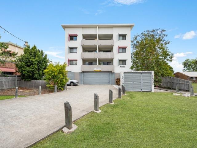 Secure unit in fantastic location ready for long term tenants!