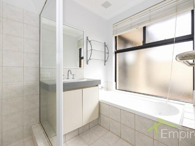 SECURE VILLA IN QUIET CUL DE SAC