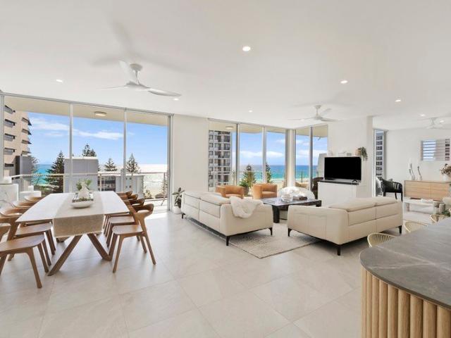 A TRULY UNIQUE PENTHOUSE WITH PRIVATE ROOFTOP & POOL