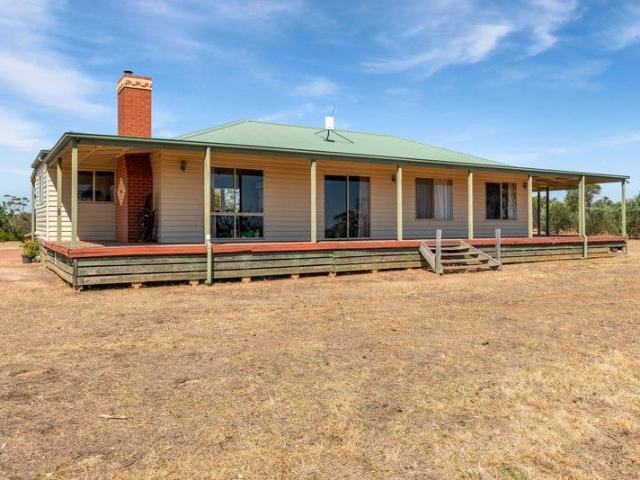 SECLUDED 128 ACRE LIFESTYLE PROPERTY BACKING ONTO THE CAMPASPE RIVER