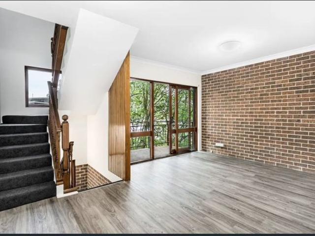 SECLUDED 2 BEDROOM TOWNHOUSE IN BOUTIQUE COMPLEX