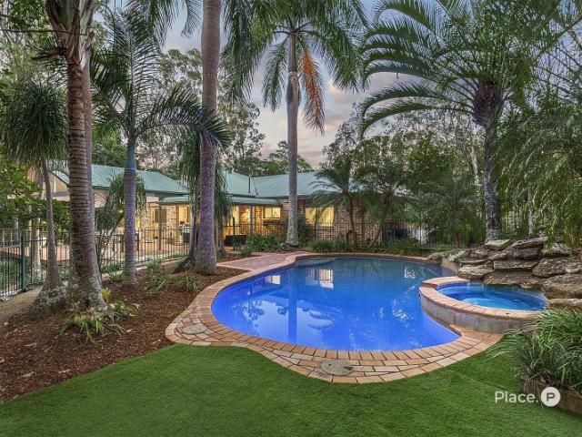 SECLUDED ACREAGE RETREAT IN PRESTIGIOUS BRIDGEMAN WOODS ESTATE