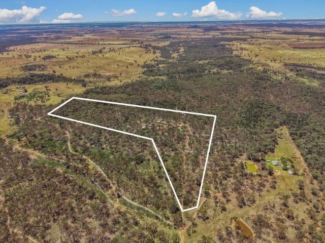 Secluded Acreage Retreat Surrounded by Nature and Tranquillity