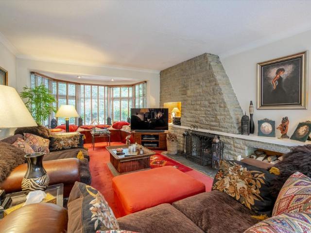 Secluded family living on the edge of Ascot Racecourse