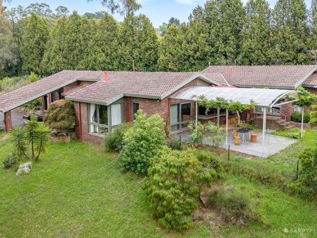 Secluded Family Sanctuary on a Sprawling 4,000m² Allotment