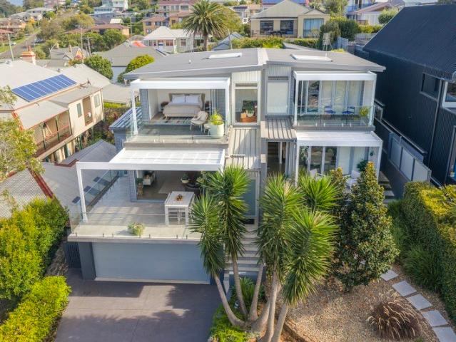 'Pheasant Point Duplex's Luxe Designs Boat Harbour Views'