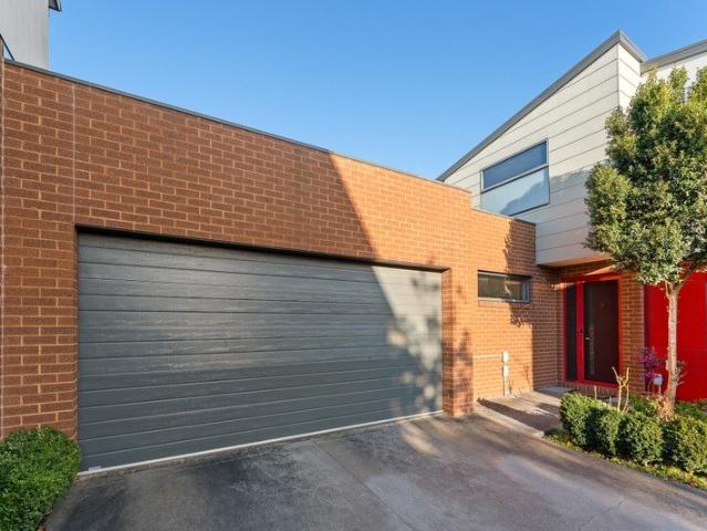 Secluded Modern Sanctuary, Effortless Low Maintenance Style & Coveted Box Hill High School Zoning