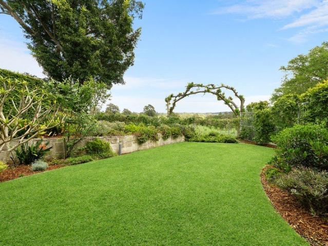 Secluded 'Parkside' lifestyle fronting golf course
