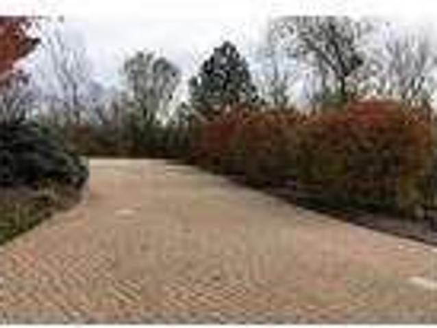 SECLUDED, PRIVATE AND QUIET TWO BEDROOM APARTMENT. 2 Car Garage!