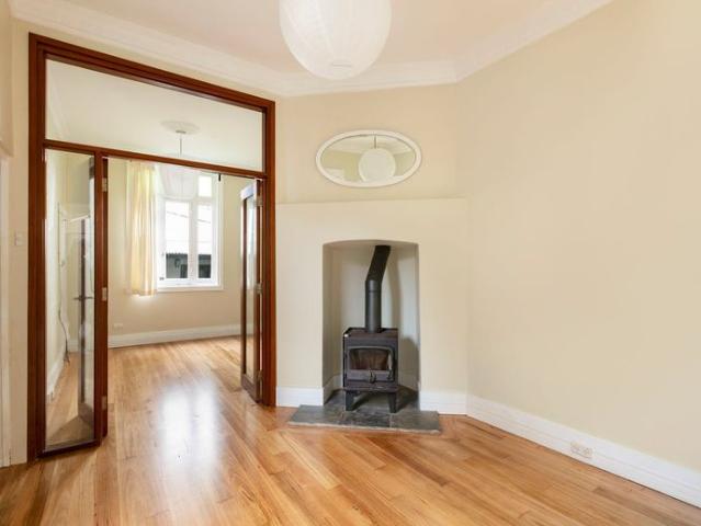 Secluded & redesigned 1 bed cottage in uni precinct