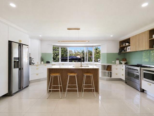 Secluded Robina Woods Entertainer on 1,115m2 Block