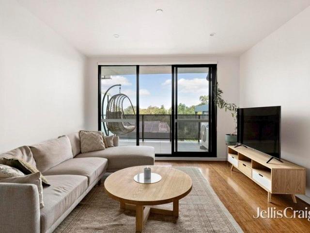 Secluded style with leafy views