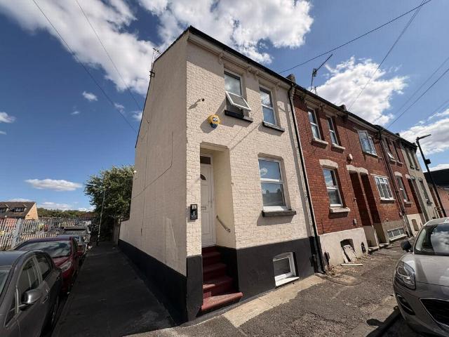 Second Avenue, Chatham, ME4 1 bed in a house share to rent £600 pcm £138 pw
