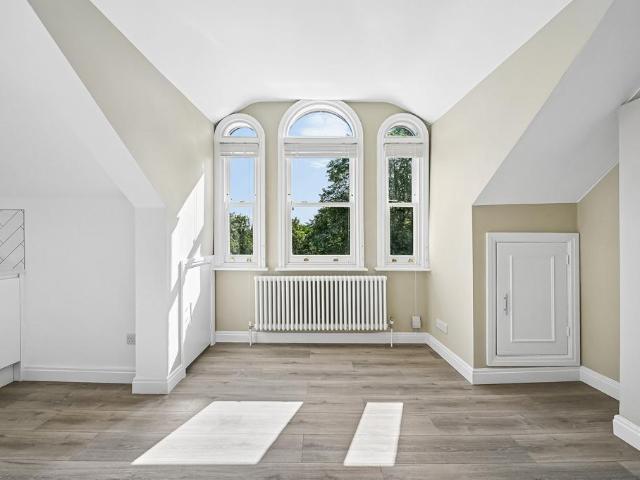 Second Floor, 20 The Gardens SE22 2 bed apartment to rent £2,300 pcm £531 pw