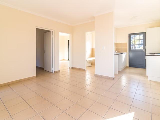 Second Floor 2 Bed IN PARKLANDS!