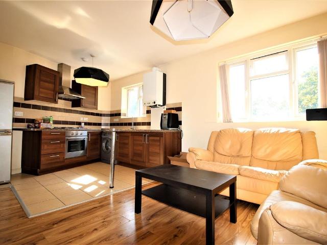 Second Floor Flat, Hoe Street, Walthamstow E17, 1 bed flat to rent, £1,550 pcm | PrimeLocation