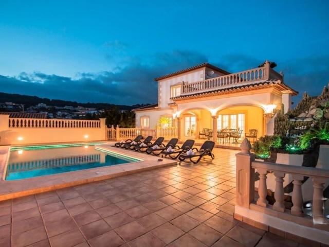 SECOND FLOOR OF A 4 BEDROOM VILLA IN CALPE