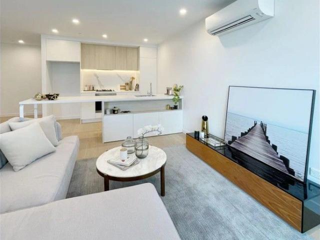 Second Hand 2 Bedroom Apartment Located in the Heart of Box Hill