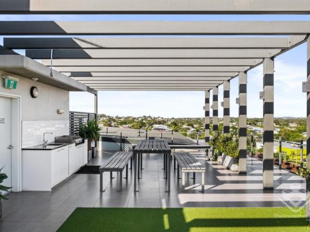 Second Top Floor North Facing in Prime Location