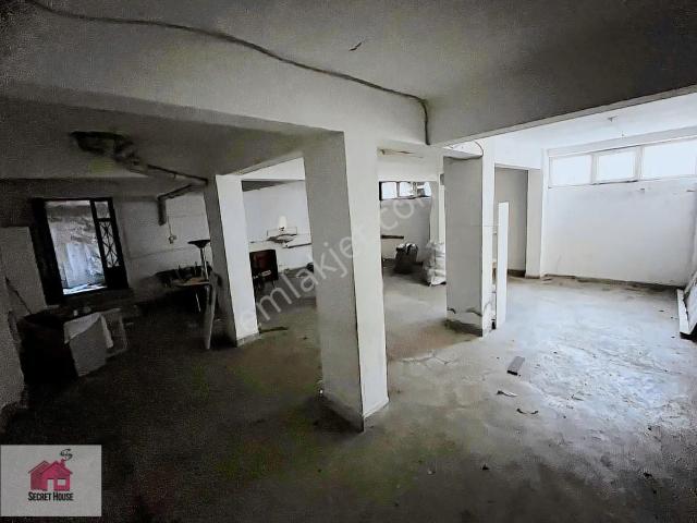 Secret House'dan Cadde Pareleli İşyerine Uygun Bodrum Katı