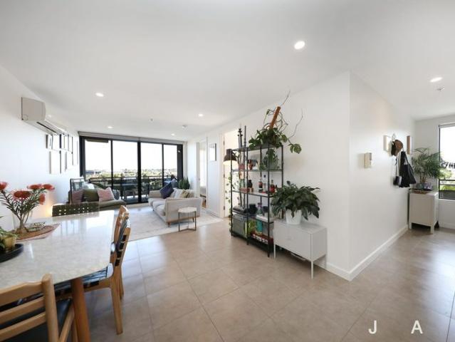 Seductive City Views & Contemporary Footscray Living