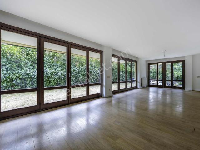 Sedadkent Vıllalarında 1 Donum Arazı Icınde 450m2 Vılla