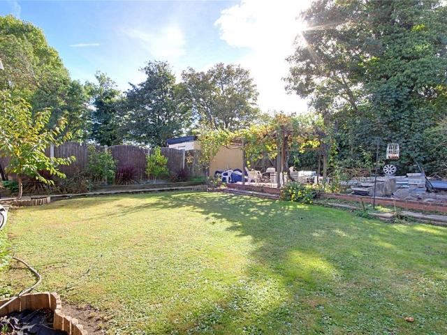 Sedcote Road, Enfield, Middlesex, EN3 4 bed terraced house to rent £2,500 pcm £577 pw