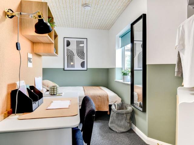 Sedgemoor Road, Bath BA2 6 bed house to rent £5,720 pcm £1,320 pw