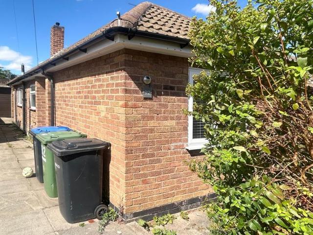 Sedgefield Drive, Thurnby, LE7 3 bed semi detached bungalow to rent £1,250 pcm £288 pw