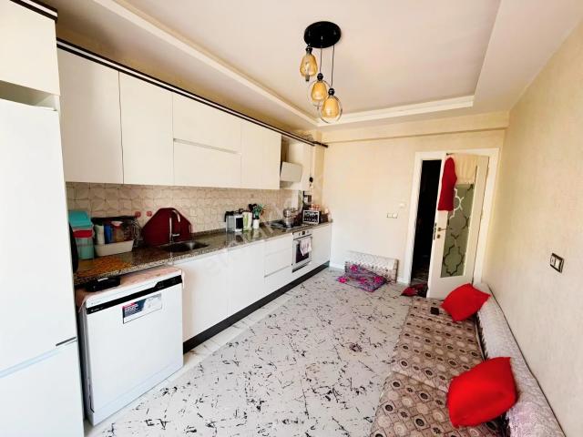 Sedirler Caddesinde 4+1 Arakat Satılık Daire
