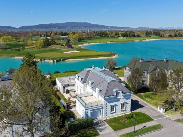 Seevilla im Golfresort FONTANA mit direktem Wasserzugang