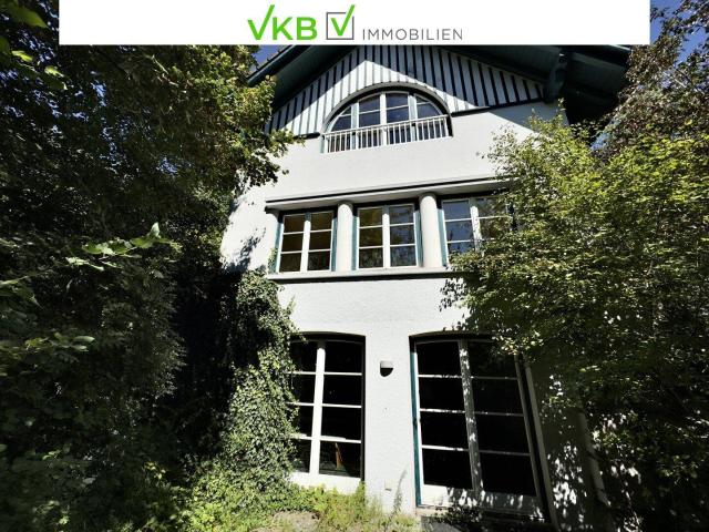 SEEWALCHEN AM ATTERSEE: Exklusives Wohnjuwel mit vielseitigem Arbeitsbereich, Weinkeller & Doppelcarport in begehrter Attersee Lage
