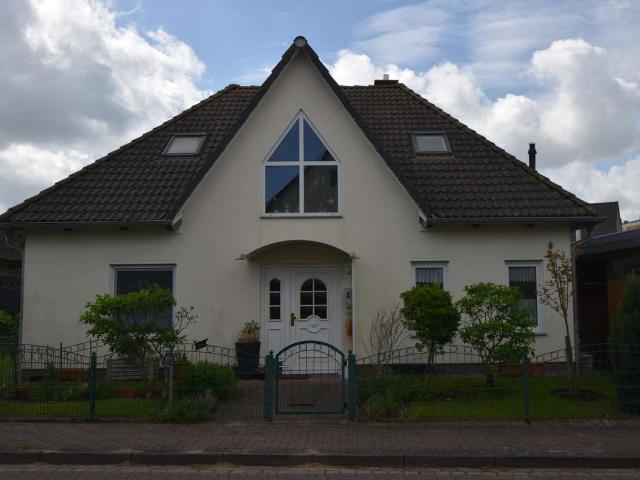 SEEBAD UECKERMÜNDE EINFAMILIENHAUS mit EINLIEGERWOHNUNG TOP WOHNLAGE am STETTINER HAFF 500m