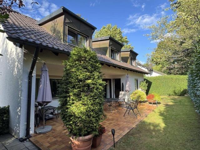 SEEBAUER | freistehendes, saniertes Haus in schöner Lage von Obermenzing