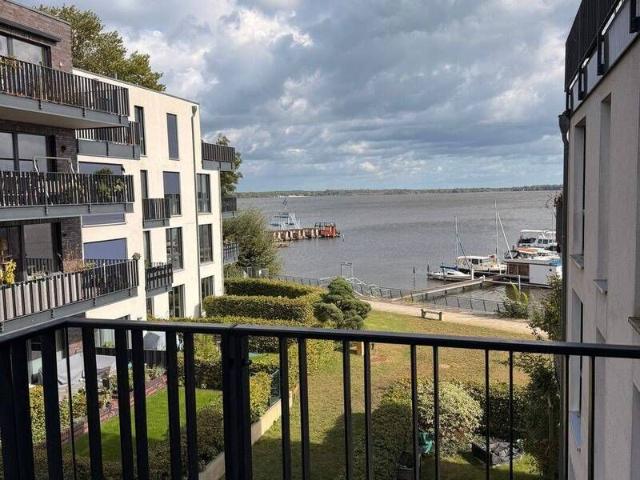 Seeblick und 20qm Balkon mit Privatstrand