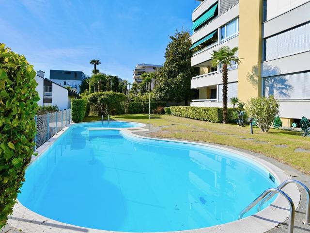 Seeblick, viel Platz und Schwimmbad: elegante Wohnung in Minusio