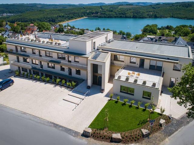 Seeblick! Luxuriöse 3,0 Zimmer Wohnung im Erdgeschoss mit Terrasse am Sorpesee