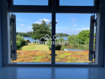 Seegrundstück am Großen Plöner See mit zwei Häusern, Bootshaus und Steganlage